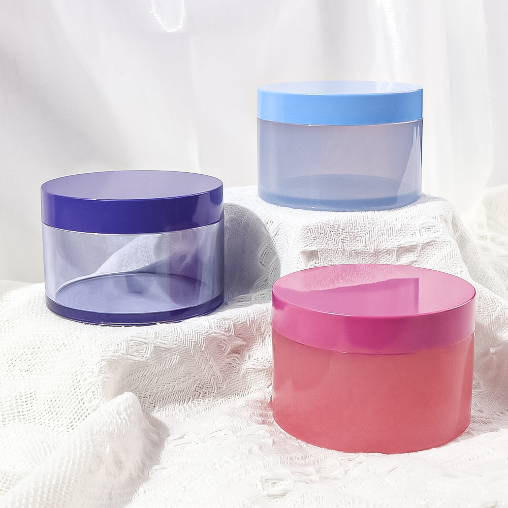 Красочная бутылка крема